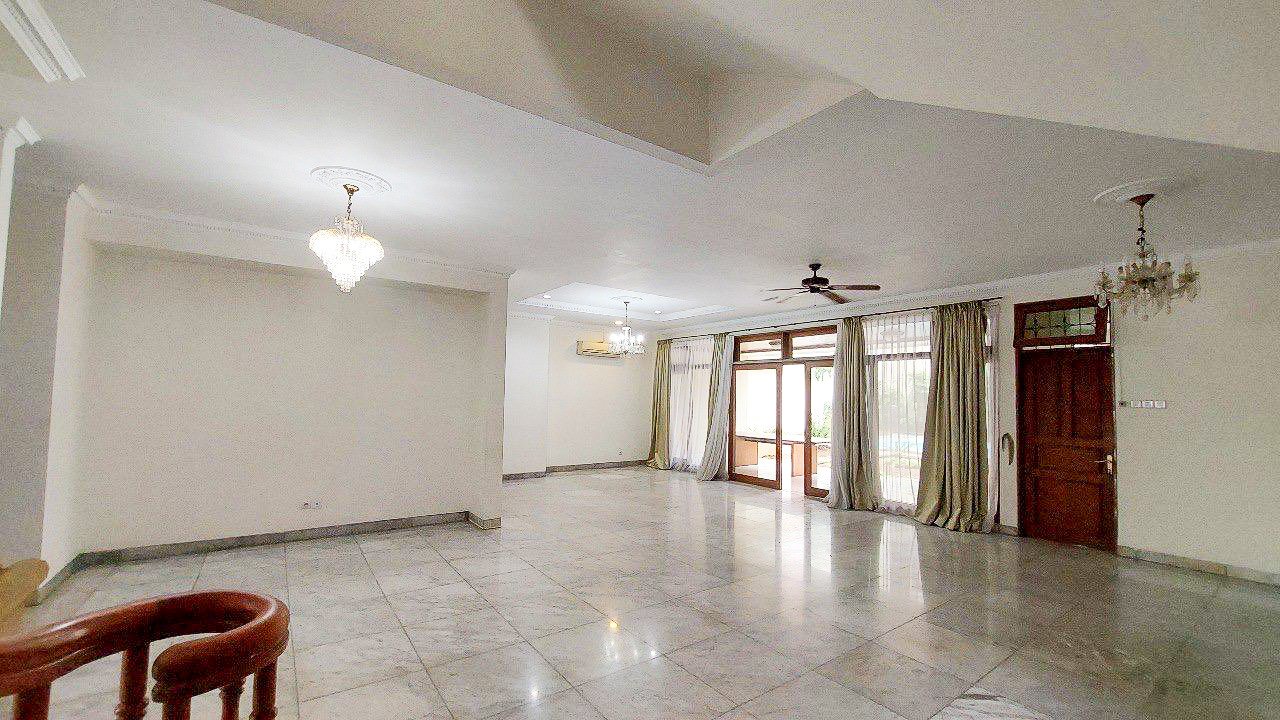 Rumah 4 Kamar Menteng, Jakarta.